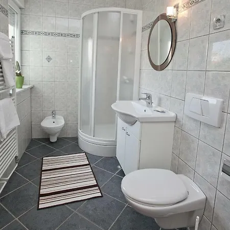 Seaview House Mali Rog *