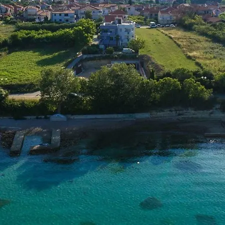 아파트 Seaview House Mali Rog *