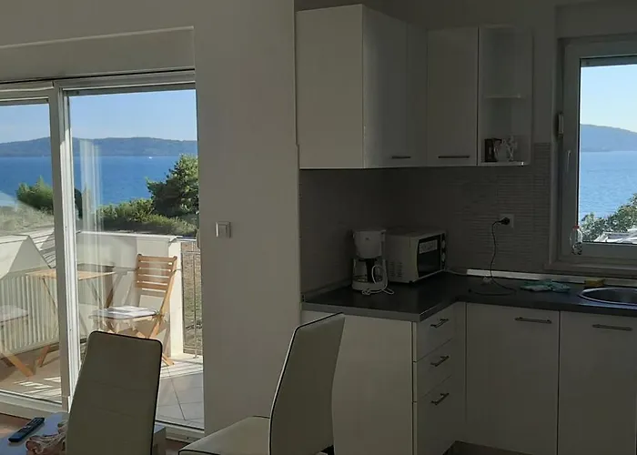 Seaview House Mali Rog