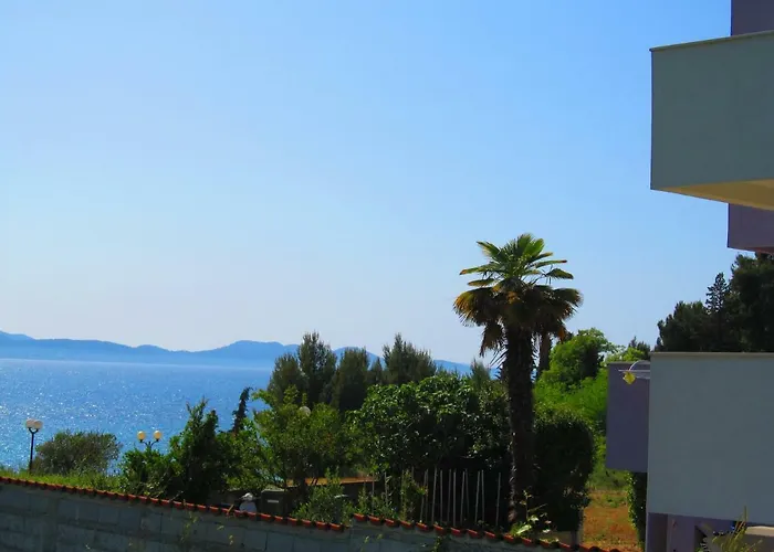 Seaview House Mali Rog
