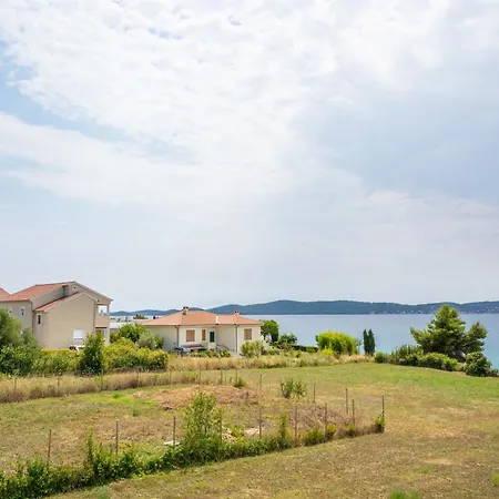 Seaview House Mali Rog *