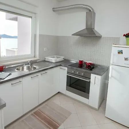 Seaview House Mali Rog