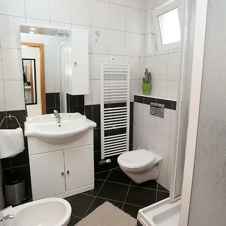 شقة Seaview House Mali Rog زادار