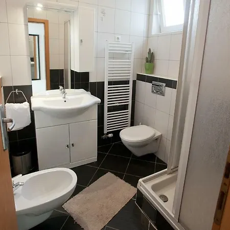 Seaview House Mali Rog زادار